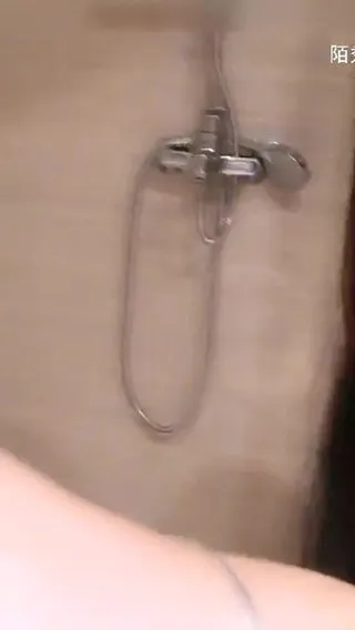 喷血保举魔鬼身材网红女主播洋大年夜葱露脸洗澡裸舞 对白很拽