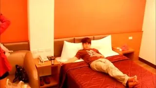 屋道不错的小伙酒店开房电召个身材颜值不错的蜜斯通俗话对白