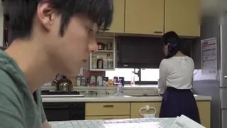 應召女郎來到两口子二人的屋暗暗誘惑男人 豐滿的身體讓男人無法忍耐做愛