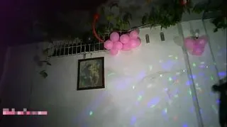 县城艳舞团下基层表演荣幸大年夜爷挨邀上台共同表演抠完B的小手放他鼻孔里让他仿照AV舔BB第0一集