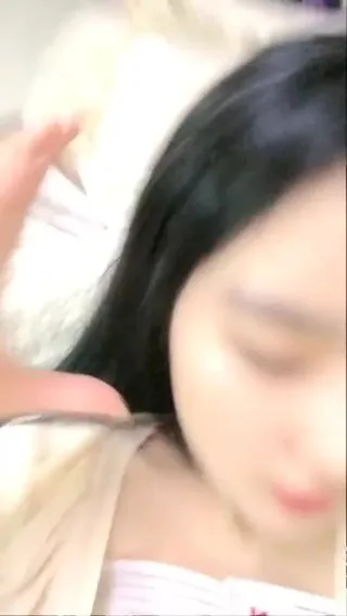 高颜值长相甜美萌妹子自摸诱惑苗条身材露B道具JJ摩擦掰开特写很是诱惑喜好不要错过第0四集