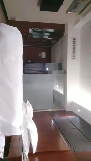 小可爱平台 原卡哇伊 约炮前提前放好手机偷拍直播先洗澡后啪啪大年夜学糊口好啊第0一集