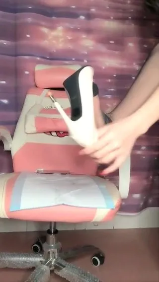 颜值不错粉B妹子道具自蔚开裆丝袜椅子上按摩器震动BB飞腾出水很是诱惑喜好不要错过第0二集