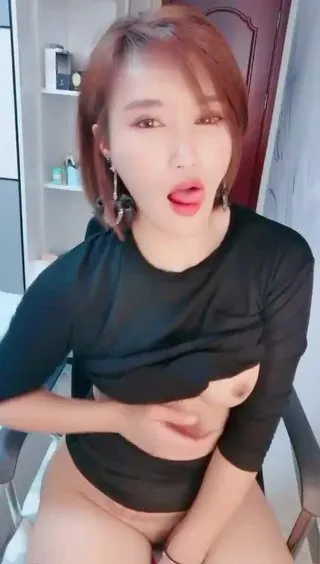 颜值不错短发少妇道具自蔚秀高跟鞋椅子上眺蛋塞进BB震动扭解缆体很是诱惑喜好不要错过第0三集