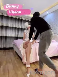 最浪推特网红【爱丝袜Vivian姐】最新定制-旗袍女神自拍