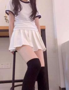 樱桃豆-长袜短裙