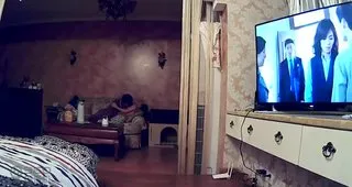 国产偷拍 偷拍豪宅里很能折腾的有钱ying看女主吹箫