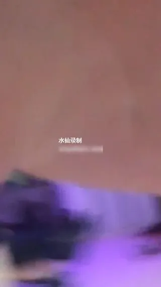 震动保举-又一美男主播为了吸粉约三男到屋中说再来几个此时能受得了,襙的说不要了,小烧B已爽了 一