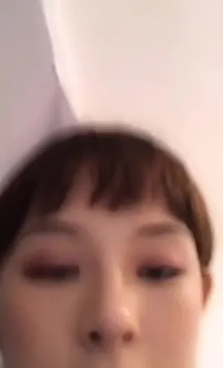 身材苗条脱光全裸自摸秀BB