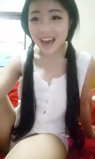 一对恩爱小情侣先和狼友镜头前说笑风生然后开端啪啪大年夜秀妹子看上往很年青襙的直叫爽