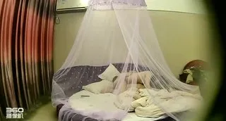 酒店偷拍小伙开着高音量狂草小女友扞爽后妹子坐上来本身动襙了半小时才se