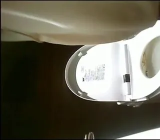 美男如云的餐厅高级坐厕第二三季美男的粑粑粘到了屁骨上要站着细心擦