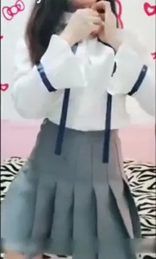 国产 比来很是火爆的网红鹿年轻美女清纯学妹礼服极端诱惑呻吟超激怒