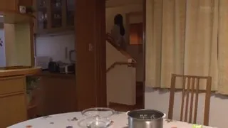 補正下着屋の女房 夫のために通販番組で商品モデルになる佳丽妻 ゆいの