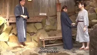 巨Ru過ぎる姉と妹と一緒に温泉に进ったらまさかのフル勃起