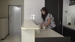 美尻女教師を狙う好きものレズ奥様