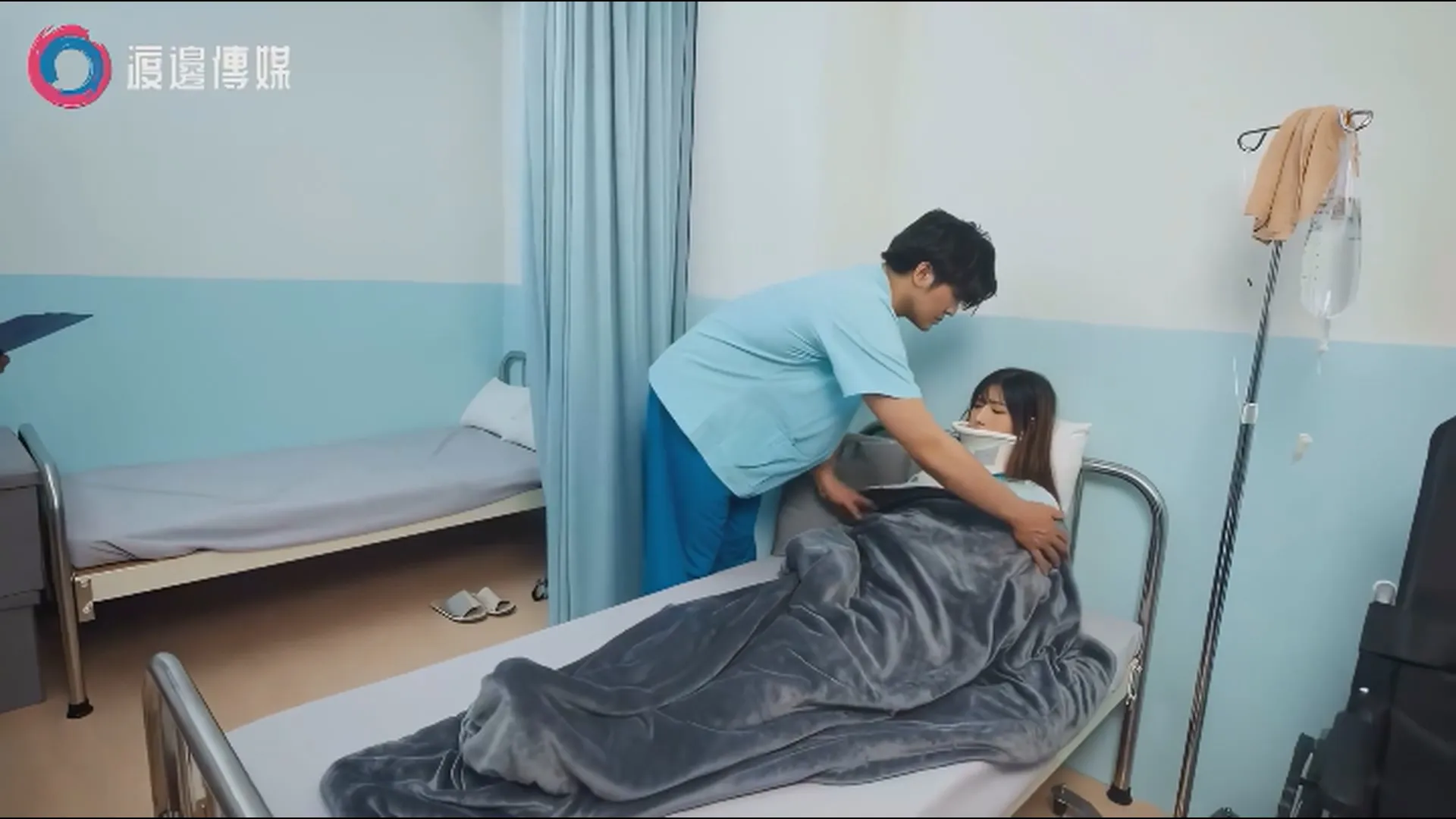 渡边传媒之惡德看護千金小姐住院慘遭無恥男看護色情按摩高潮插入在醫生看不到的地方強上直至沉迷於快感之中