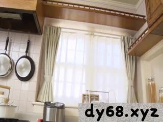 111121 001朝ゴミ出しする近所の遊び好きノーブラ奥さん村上佳苗パート2第02集